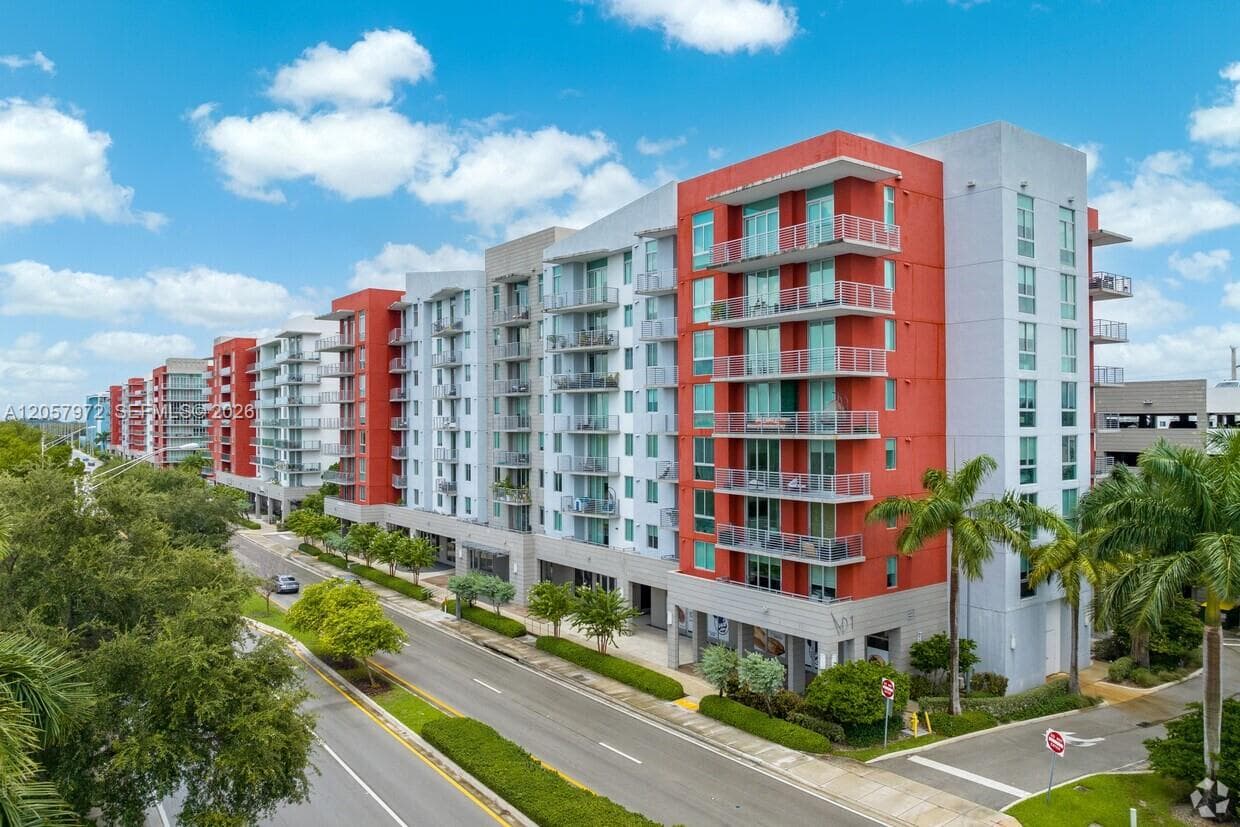 Condominium at 7661 NW 107th Ave # 513, Doral FL 33178