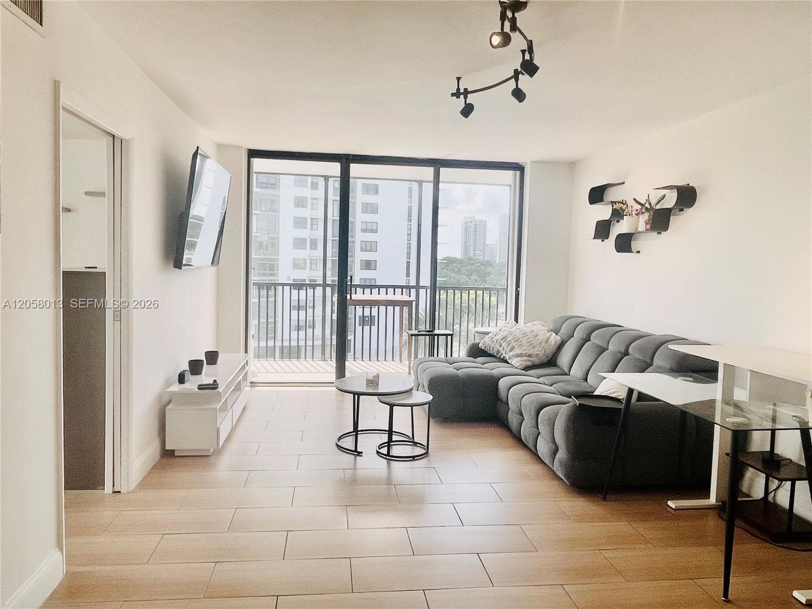 Condominium at 3301 N Country Club Dr # 712, Aventura FL 33180