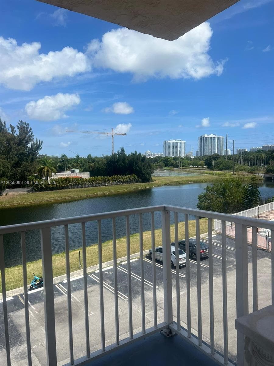 Efficiency at 16465 NE 22nd Ave # 419, North Miami Beach FL 33160
