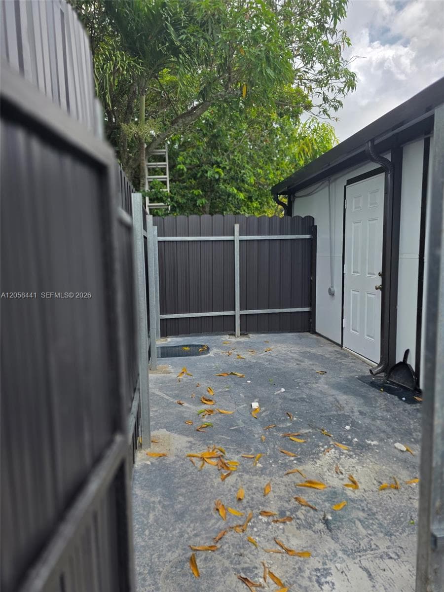 Efficiency at 19393 NW 30ct, Miami Gardens FL 33023