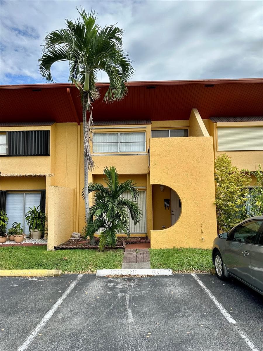 Townhouse at 13705 SW 84th St # F, Miami FL 33183