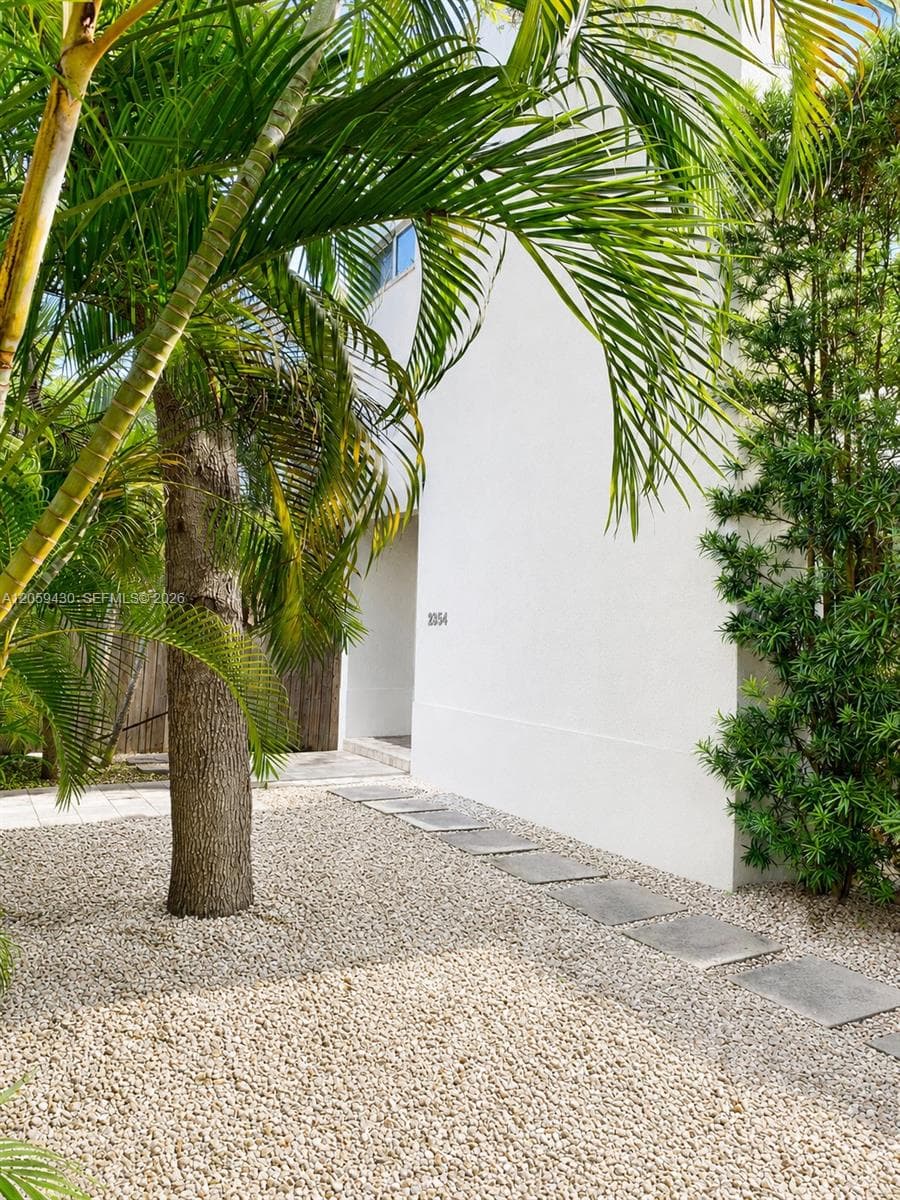Single Family Residence at 2954 Whitehead St # 2954, Miami FL 33133