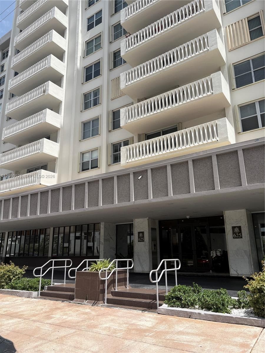 Condominium at 625 Biltmore Way # 501, Coral Gables FL 33134