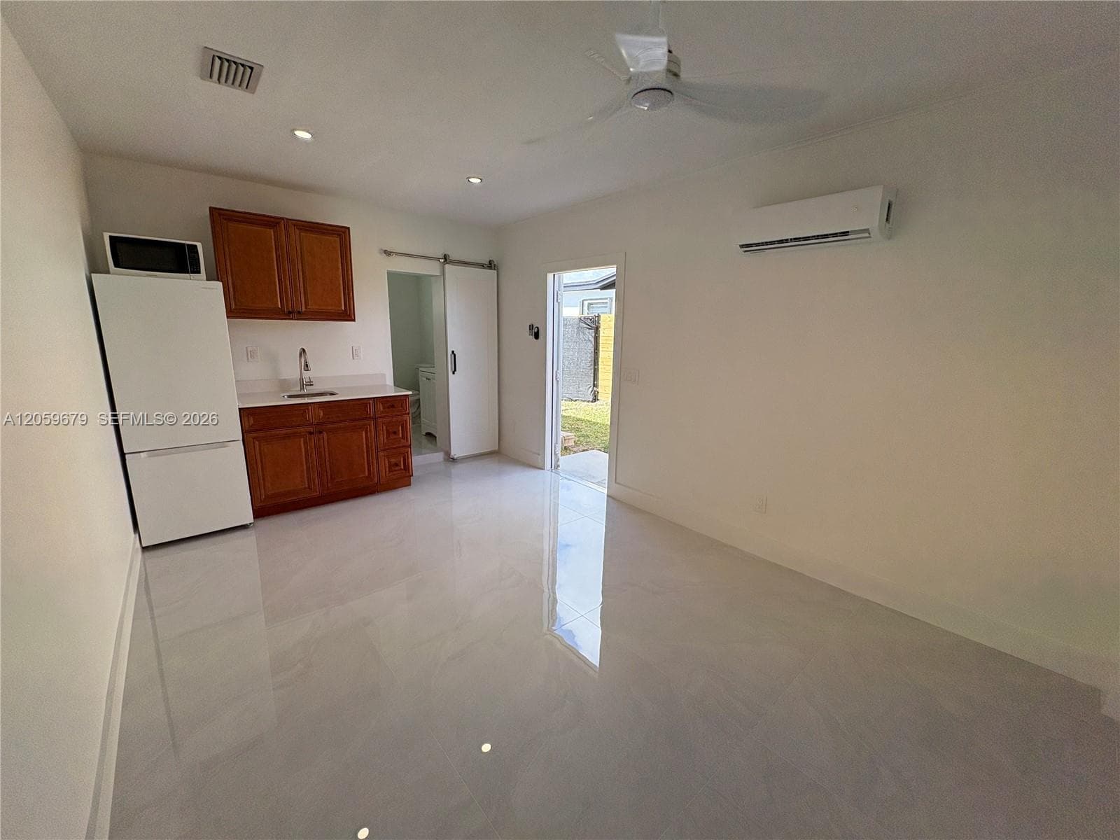 Efficiency at 29904 SW 148th Ave # 2, Homestead FL 33033
