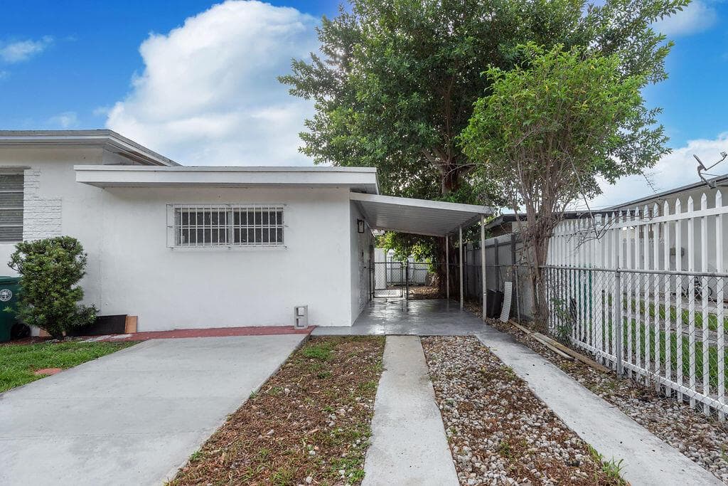 Efficiency at 321 NW 21st Avenue # H, Miami FL 33125