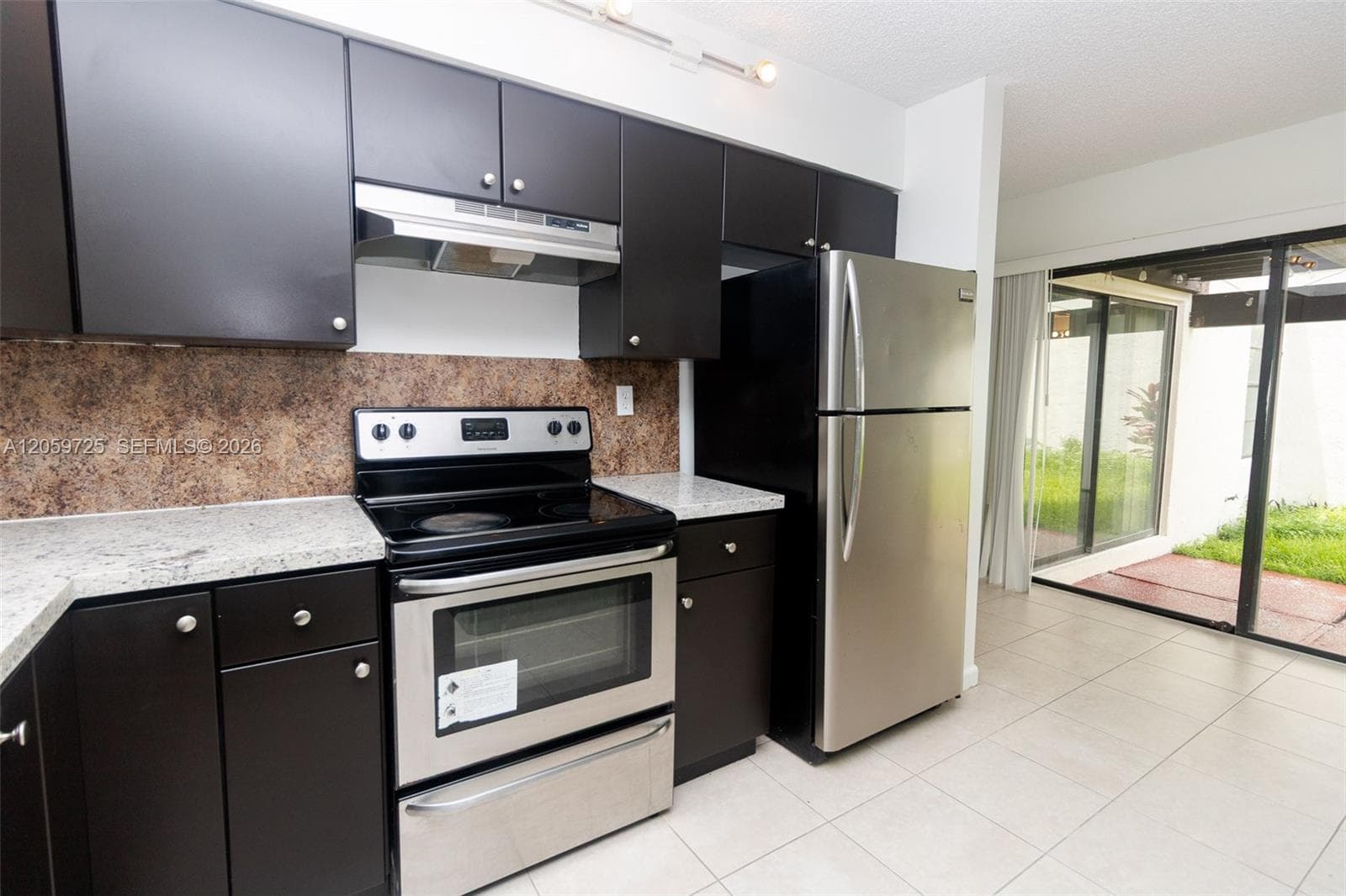 Townhouse at 10085 NW 6th Ter, Miami FL 33172