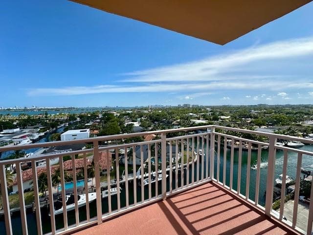 Condominium at 2450 NE 135th St # 1005, North Miami FL 33181