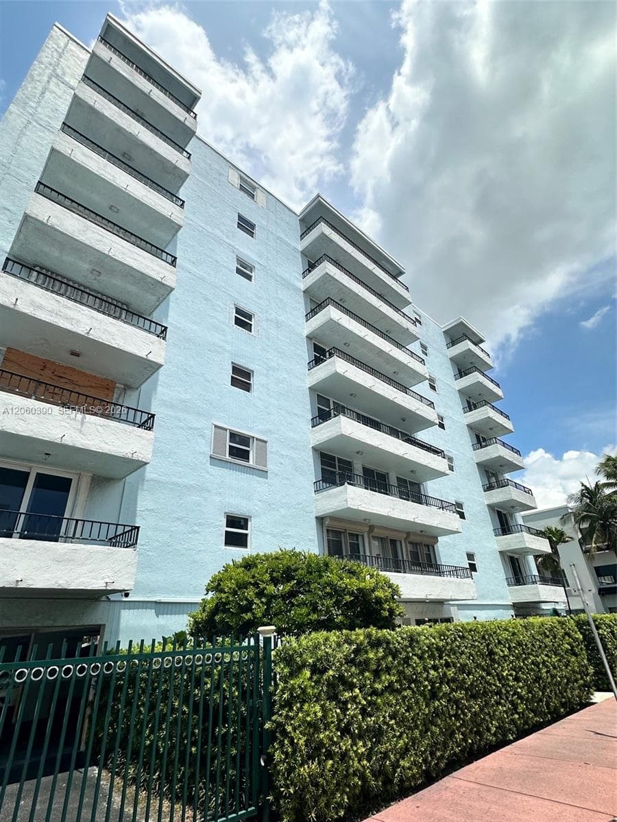 Condominium at 720 Collins Ave # 309, Miami Beach FL 33139