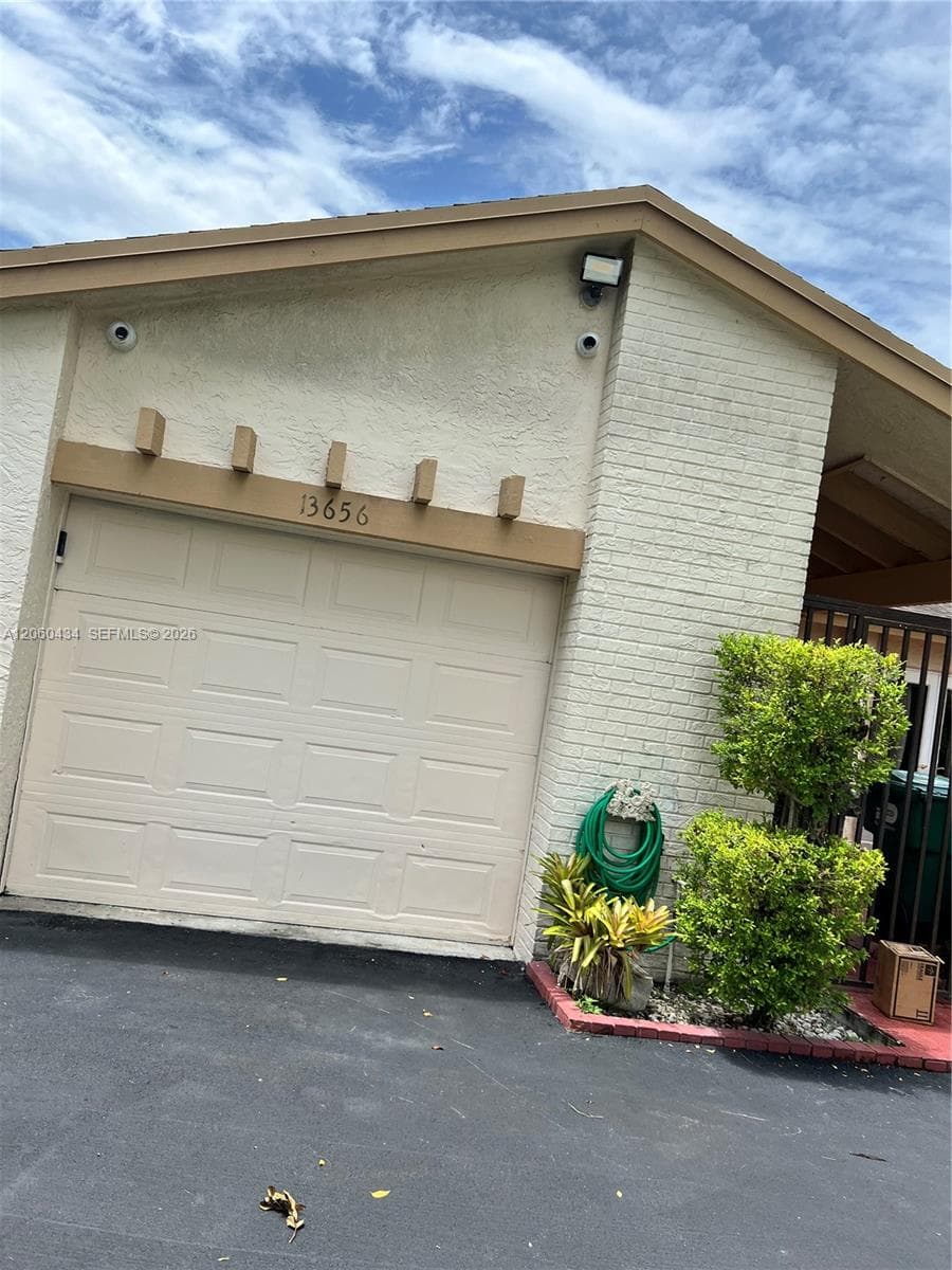 Single Family Residence at 13656 SW 117th Ln # 13656, Miami FL 33186