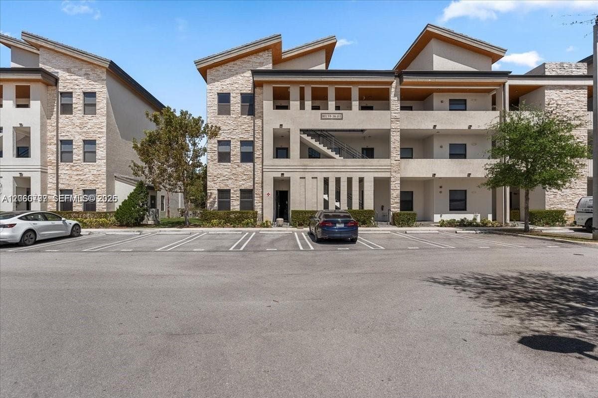 Condominium at 8031 NW 104th Ave # 31, Doral FL 33178