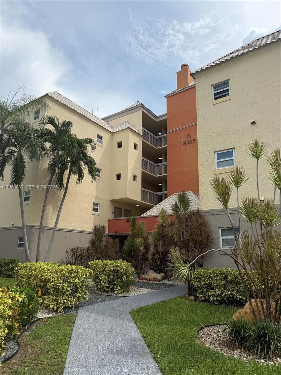 Condominium at 8205 Lake Dr # 306, Doral FL 33166