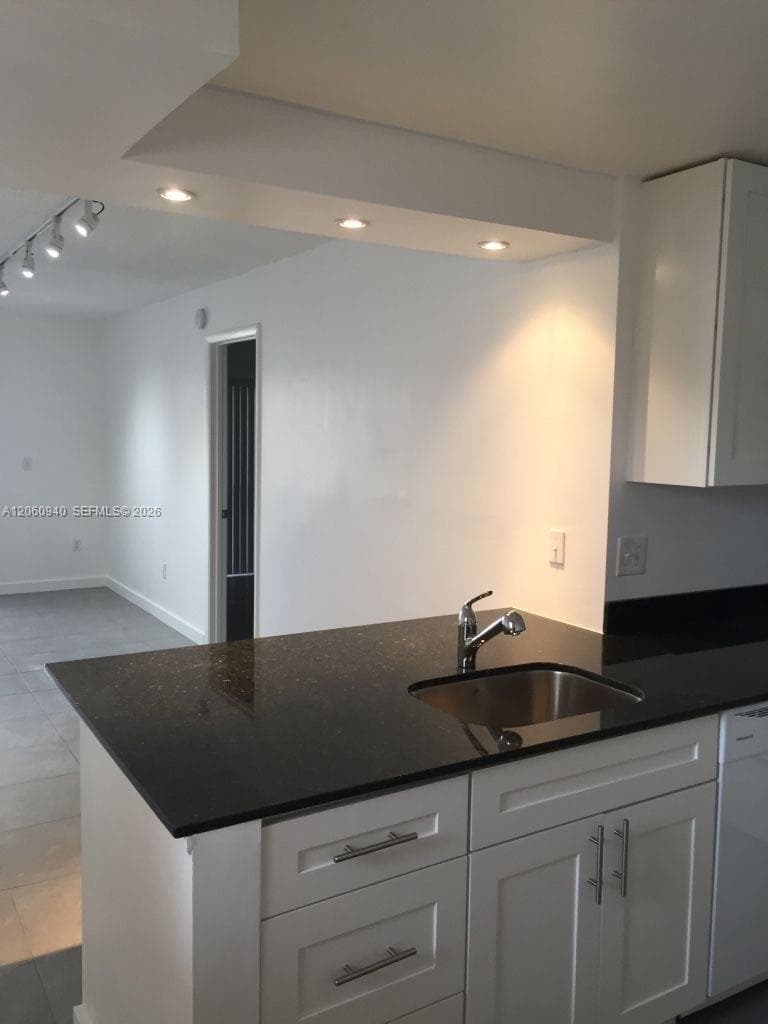 Condominium at 860 NE 209th Ter # 33, Miami FL 33179