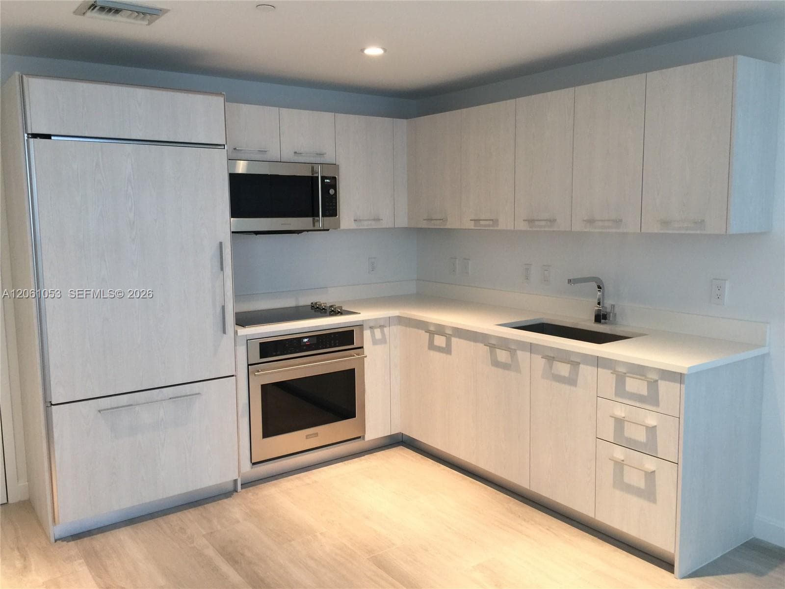 Condominium at 45 SW 9 st # 1607, Miami FL 33131