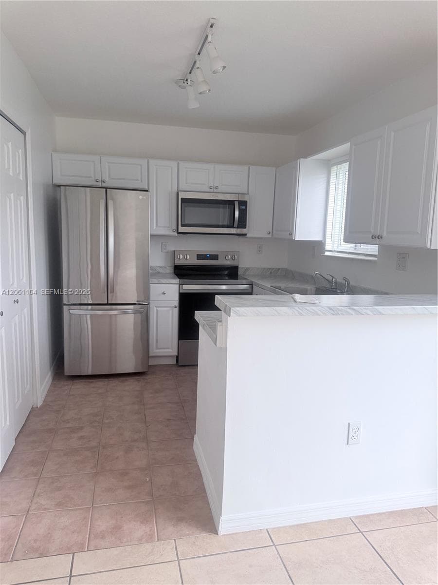 Condominium at 995 NE 34th Ave # 101, Homestead FL 33033