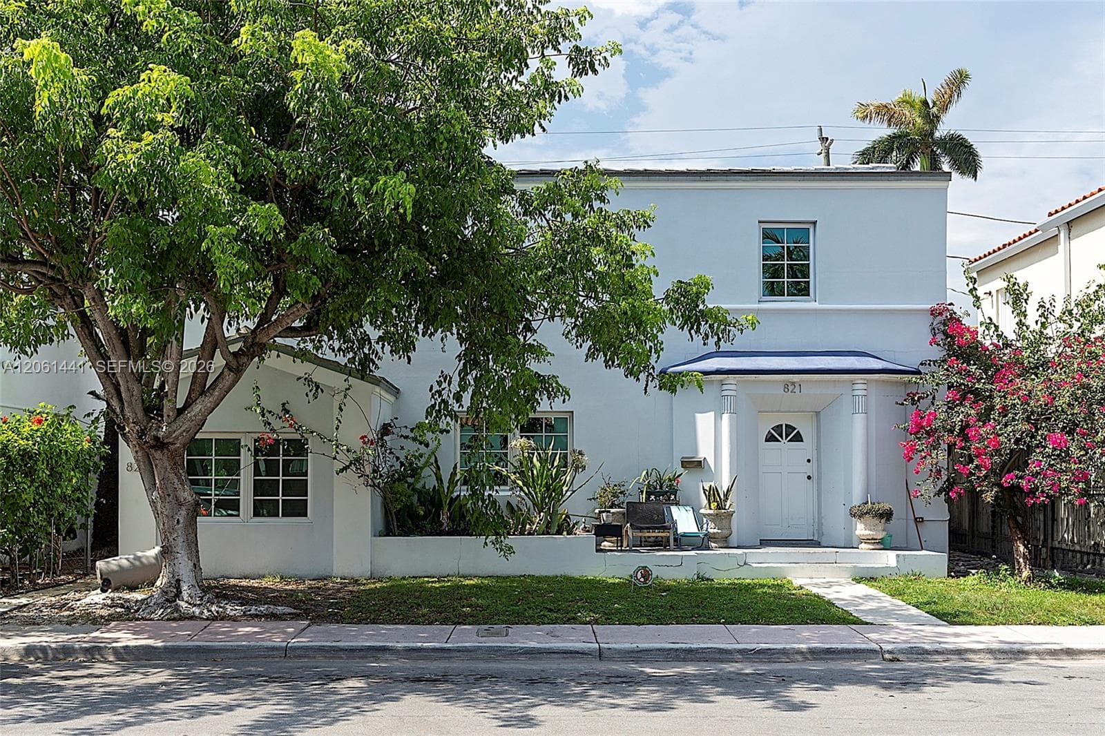 Single Family Residence at 821 Espanola Way, Miami Beach FL 33139