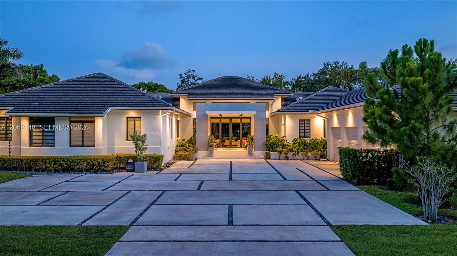 Single Family Residence at 7830 SW 117th St, Pinecrest FL 33156