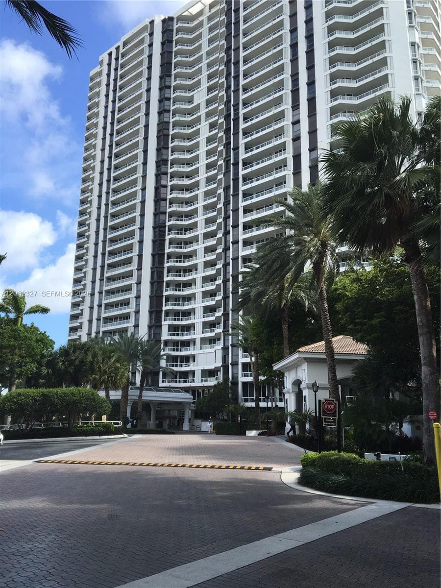 Condominium at 21055 Yacht Club Dr # 1603, Aventura FL 33180
