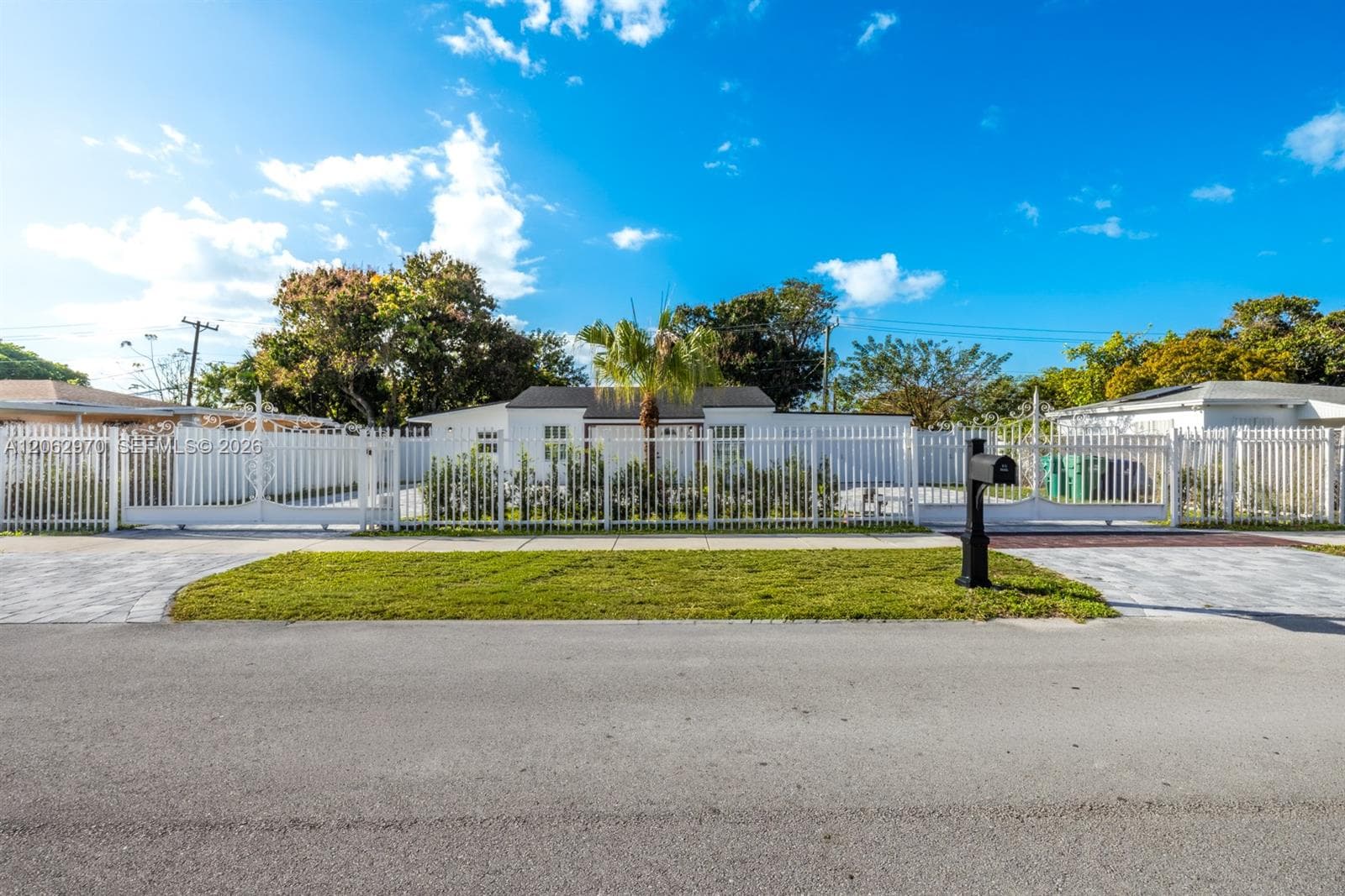 Single Family Residence at 10050 SW 171st St # 10050, Miami FL 33157