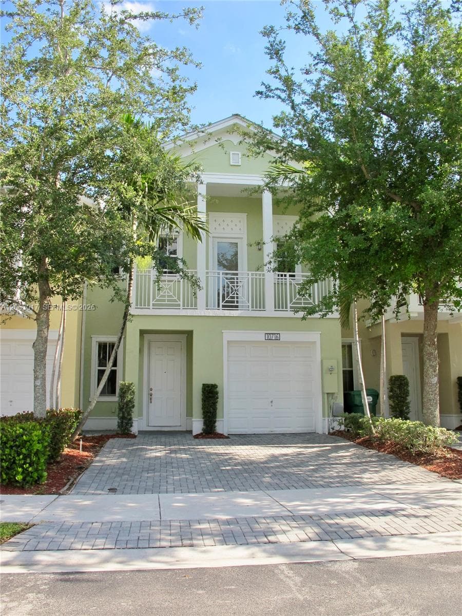 Townhouse at 10716 NW 76th Ln, Doral FL 33178