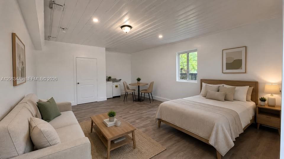 Efficiency at 670 NE 166th St, Miami FL 33162