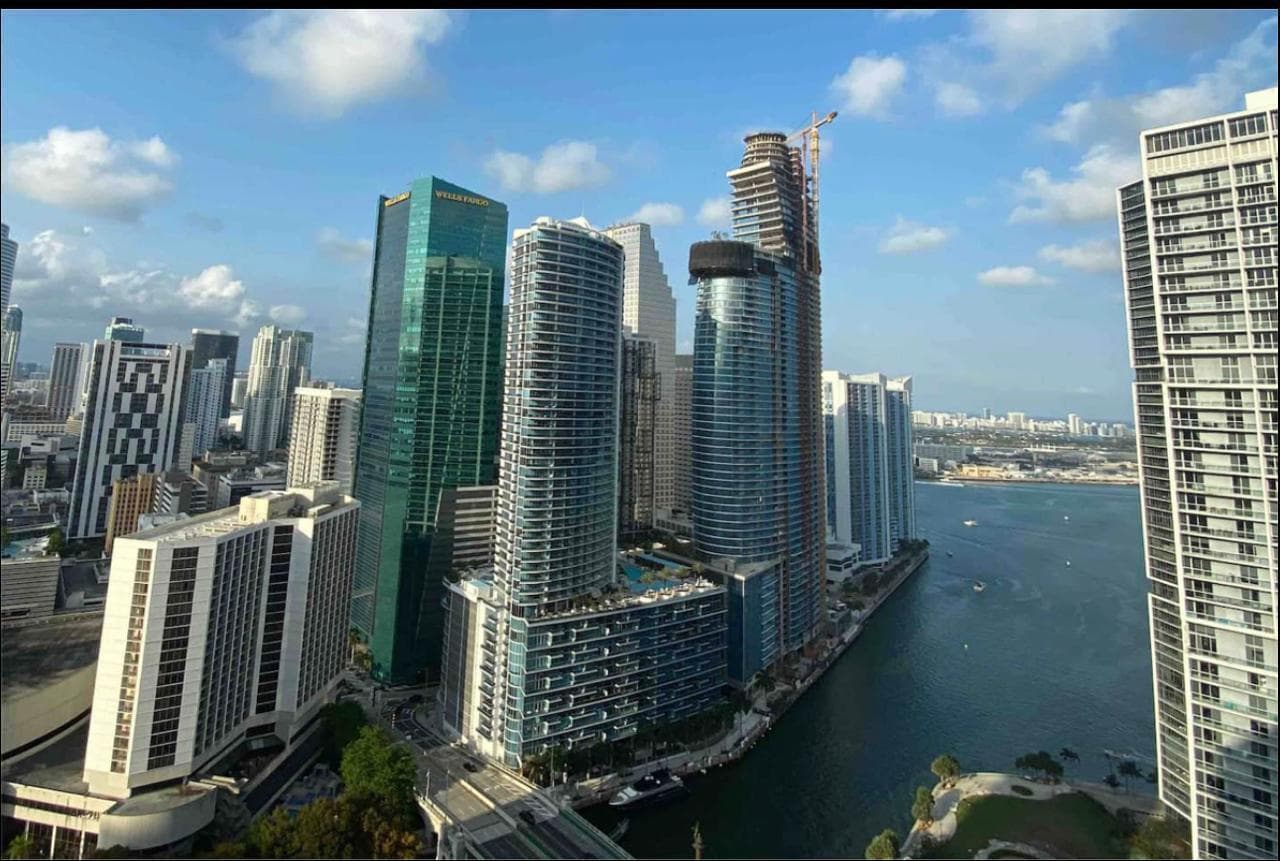 Condominium at 55 SE 6th Street # 4007, Miami FL 33131