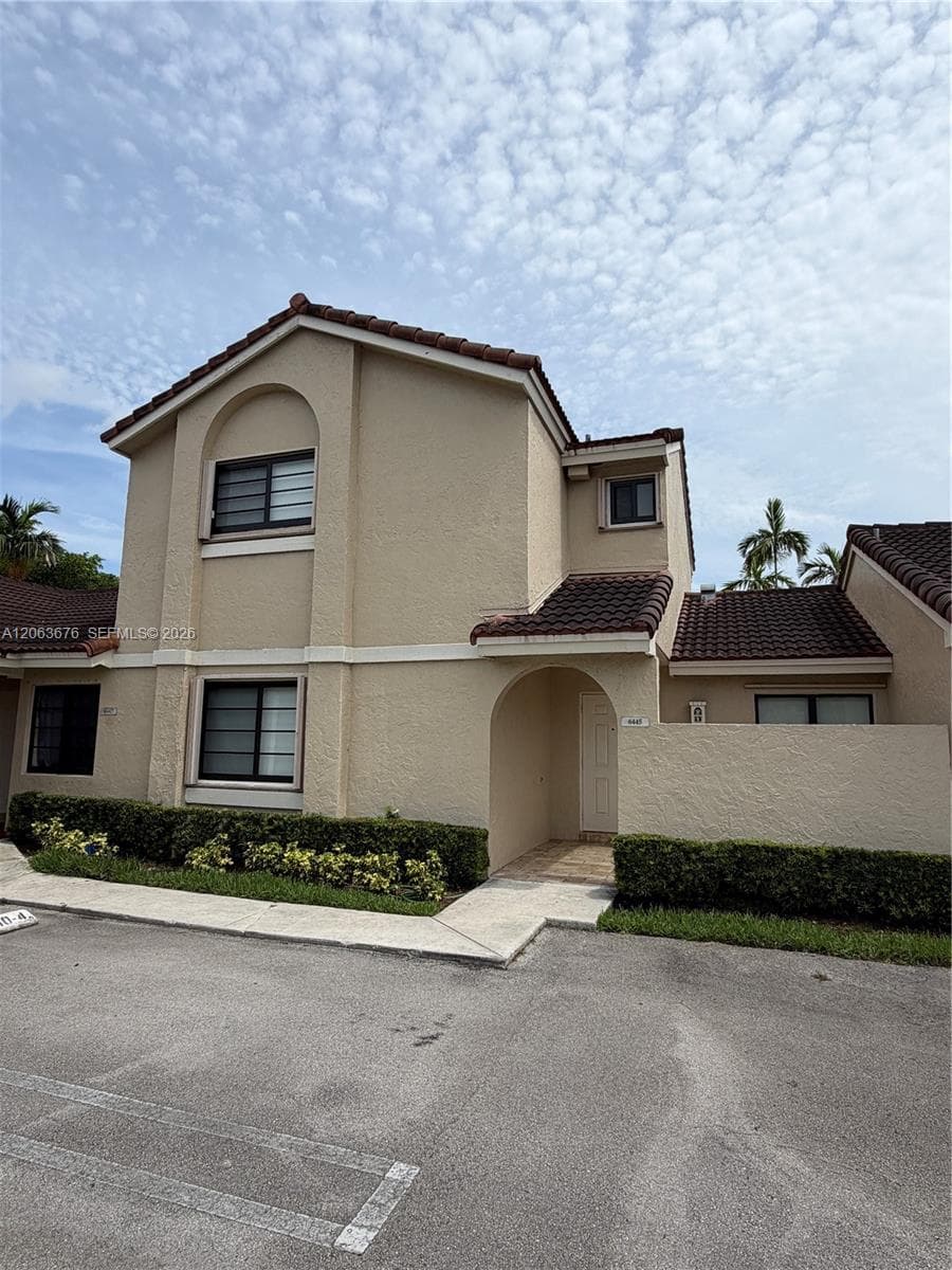 Villa at 6445 NW 171st St, Hialeah FL 33015