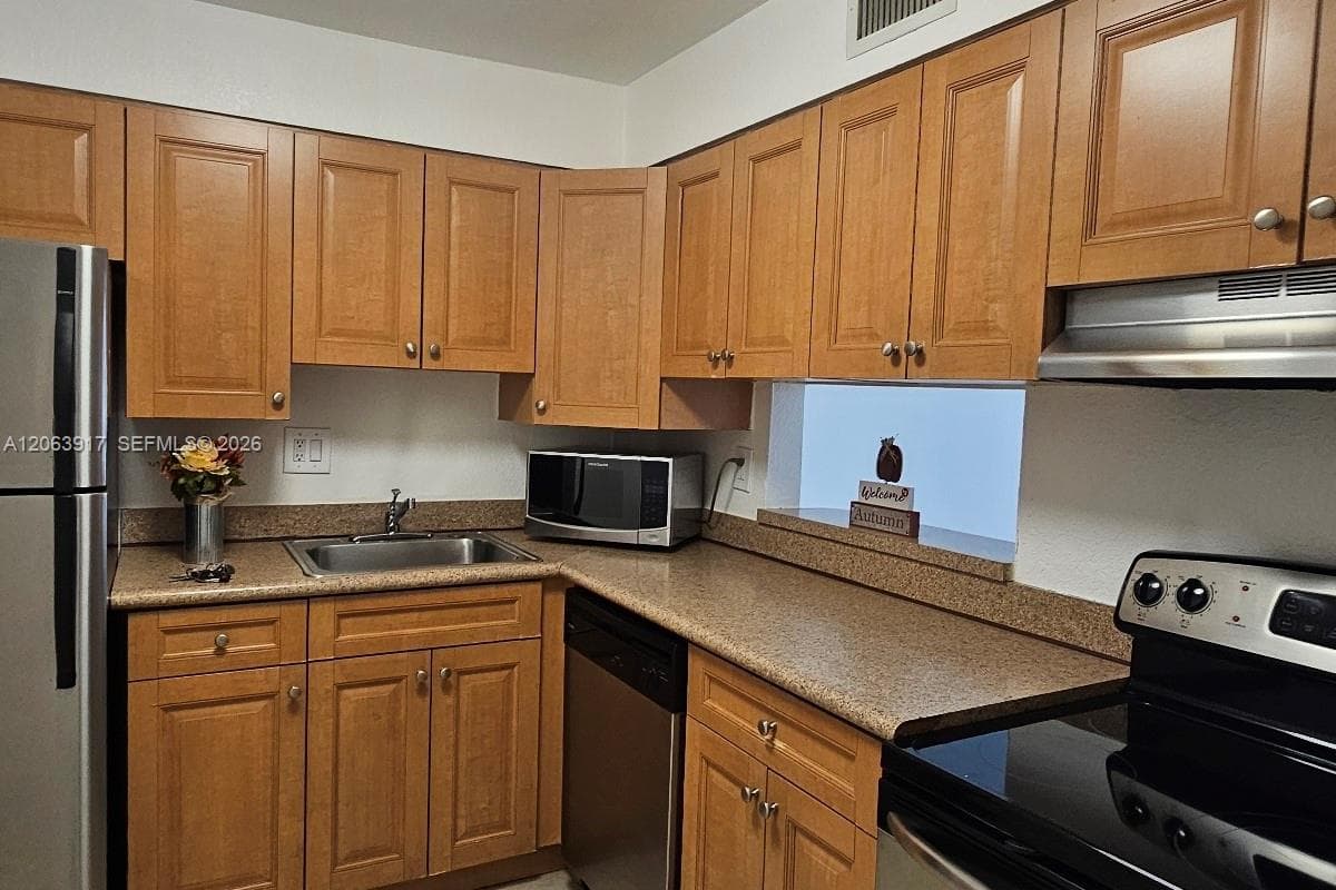 Condominium at 5201 Geneva Way # 202, Doral FL 33166