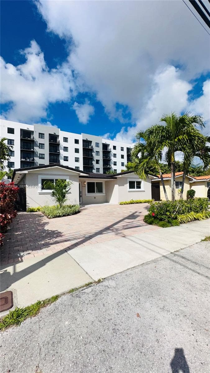 Single Family Residence at 4120 SW 69 Ave, Miami FL 33155