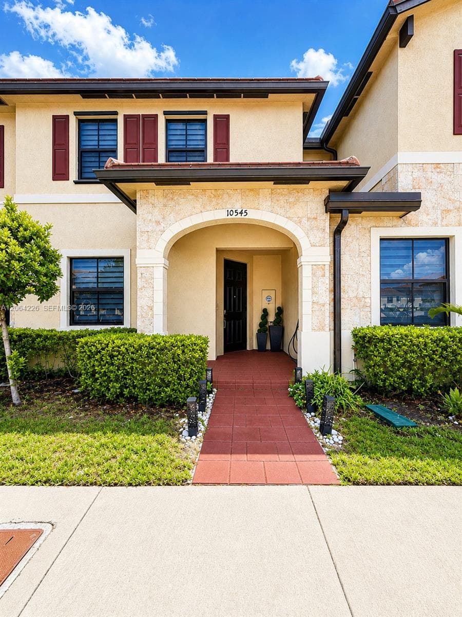 Townhouse at 10545 W 32nd Ln # 0, Hialeah FL 33018
