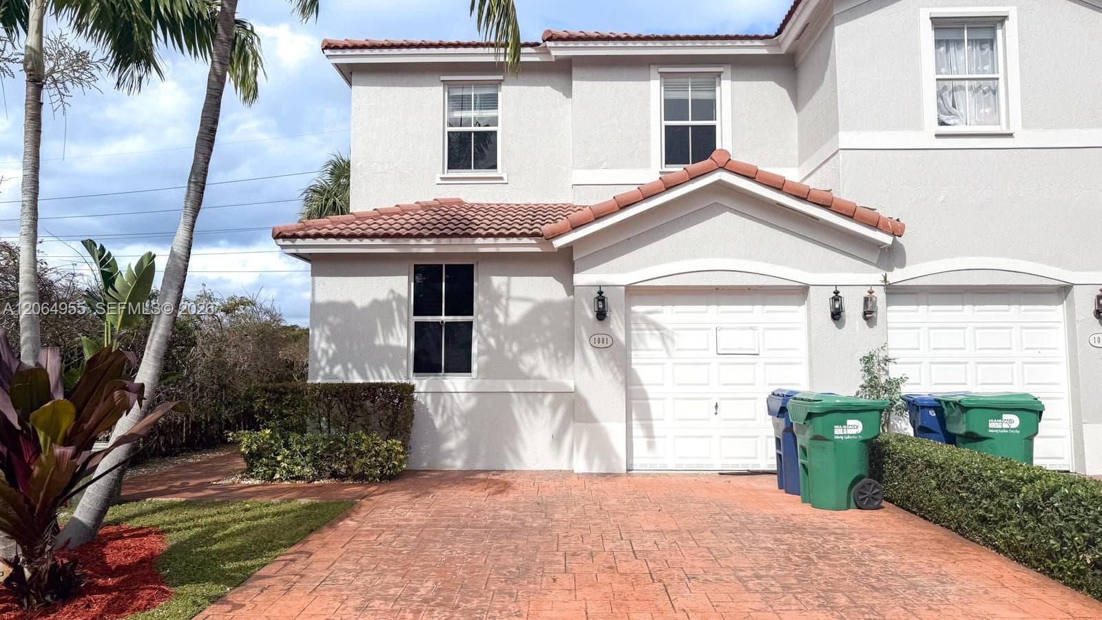 Single Family Residence at 1001 NE 208th St, Miami FL 33179