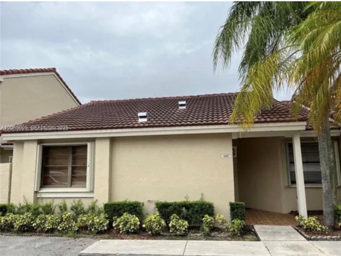 Townhouse at 6547 NW 170th Ter, Hialeah FL 33015