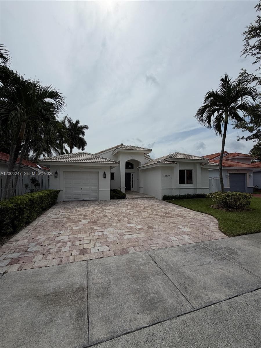 Single Family Residence at 14525 NW 88 ave # 14525, Miami Lakes FL 33018