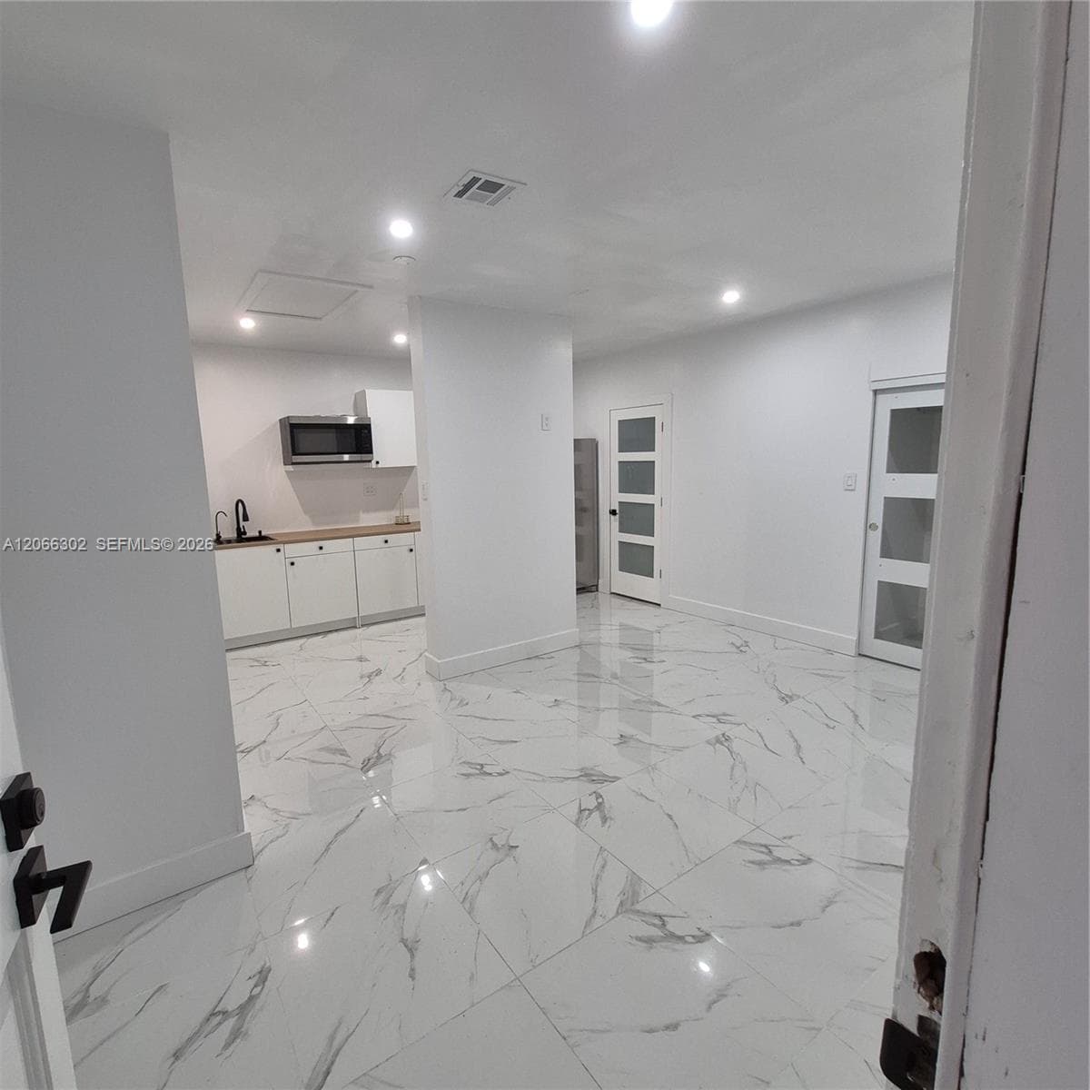 Efficiency at 8220 NW 199th St # 8220, Hialeah FL 33015