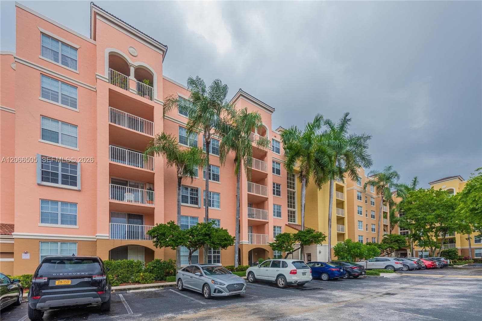 Condominium at 19601 E Country Club Dr # 7104, Aventura FL 33180