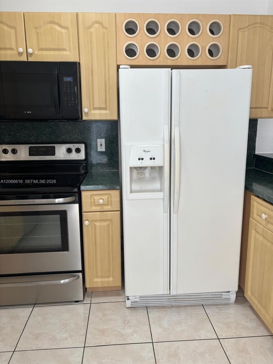 Condominium at 2953 W 80th St # 204, Hialeah FL 33018