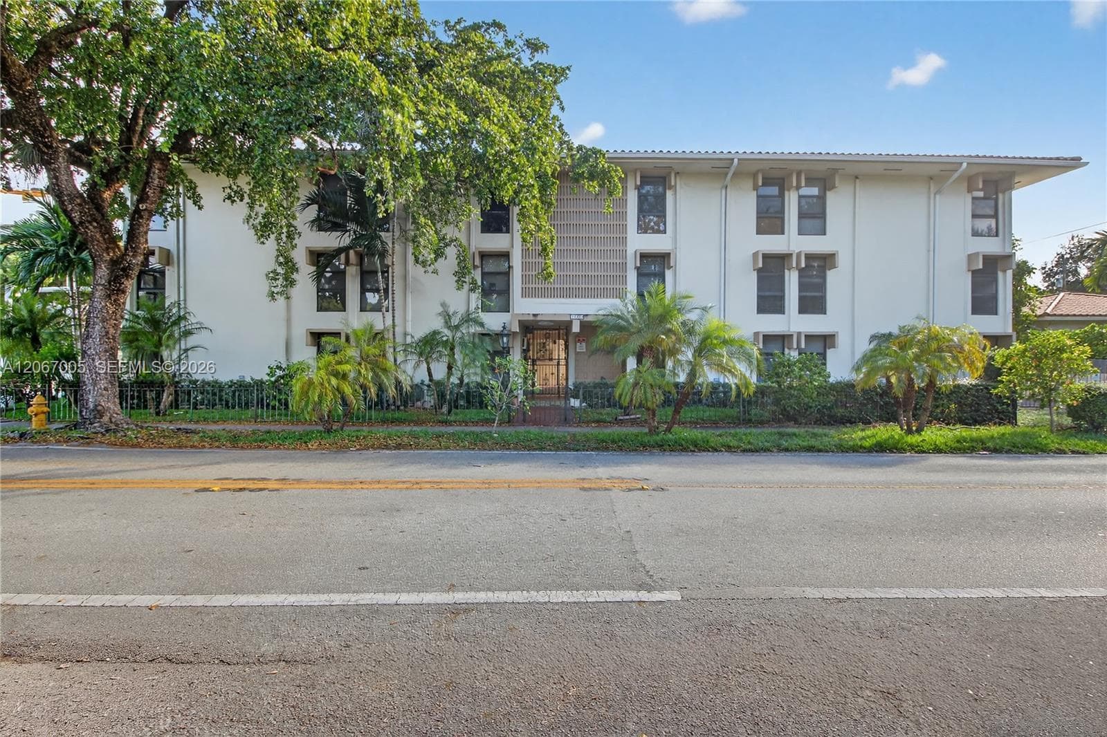 Apartment at 1600 S Le Jeune Rd # 14, Coral Gables FL 33134