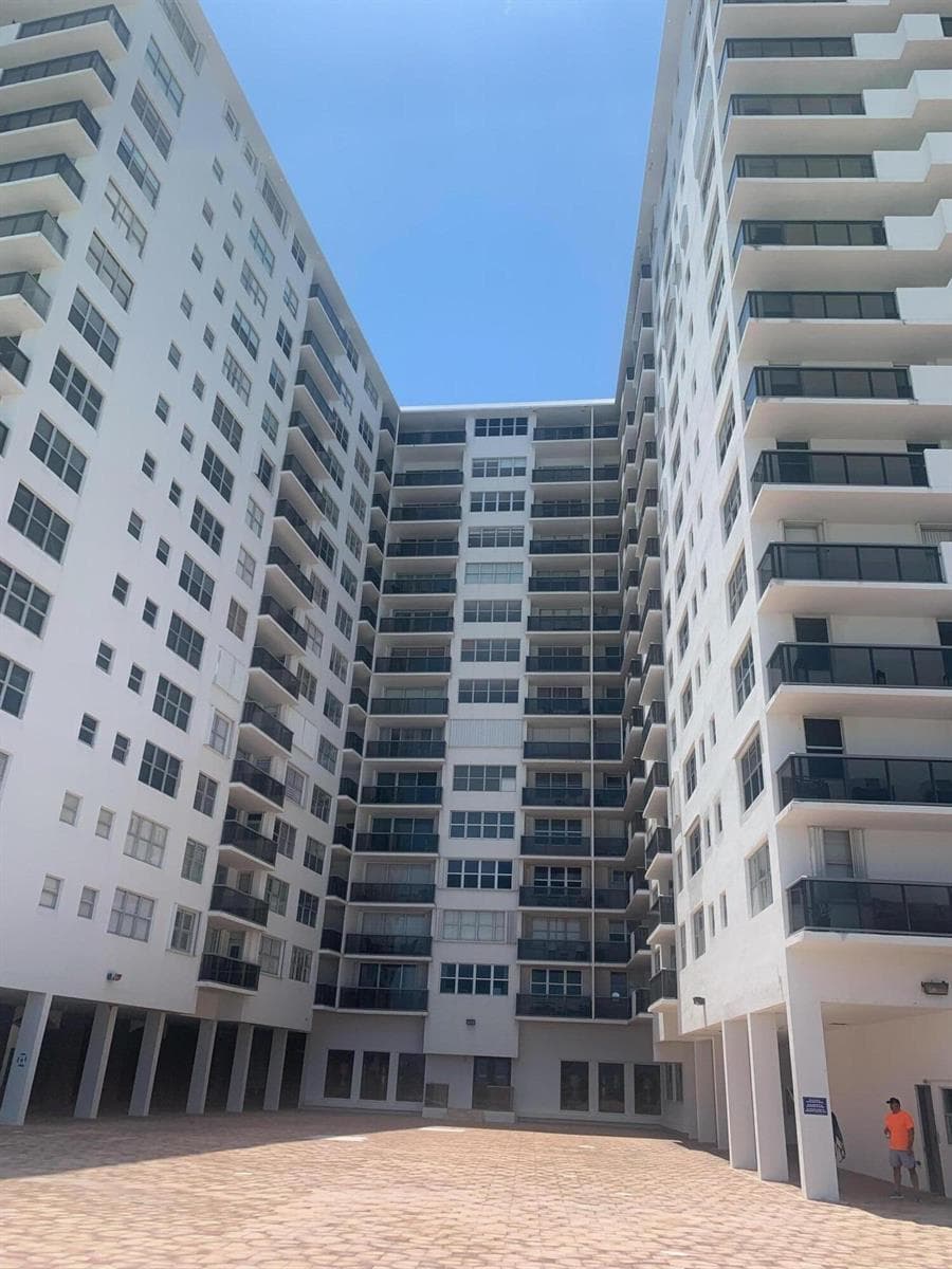 Condominium at 6039 COLLINS Avenue # 1722, Miami Beach FL 33140