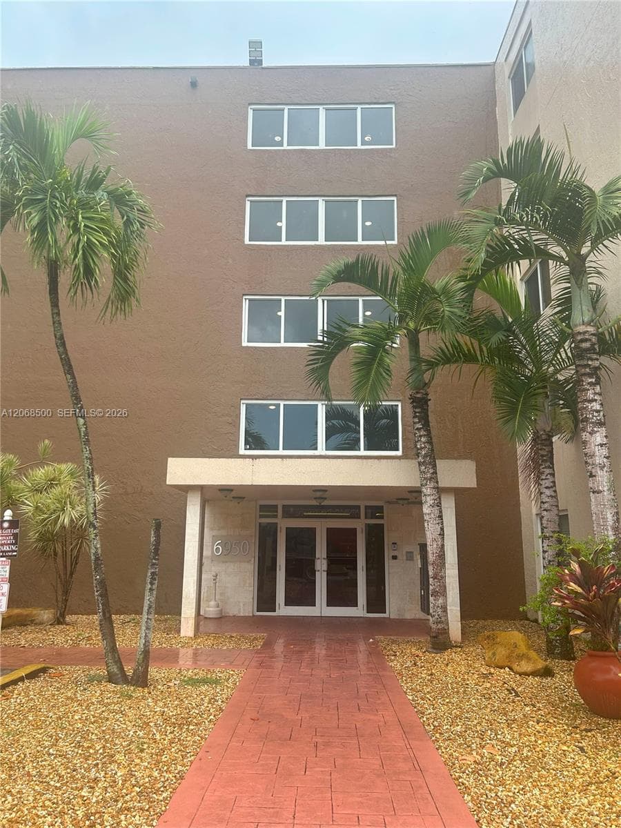Apartment at 6950 Miami Gardens Dr # 117A, Hialeah FL 33015