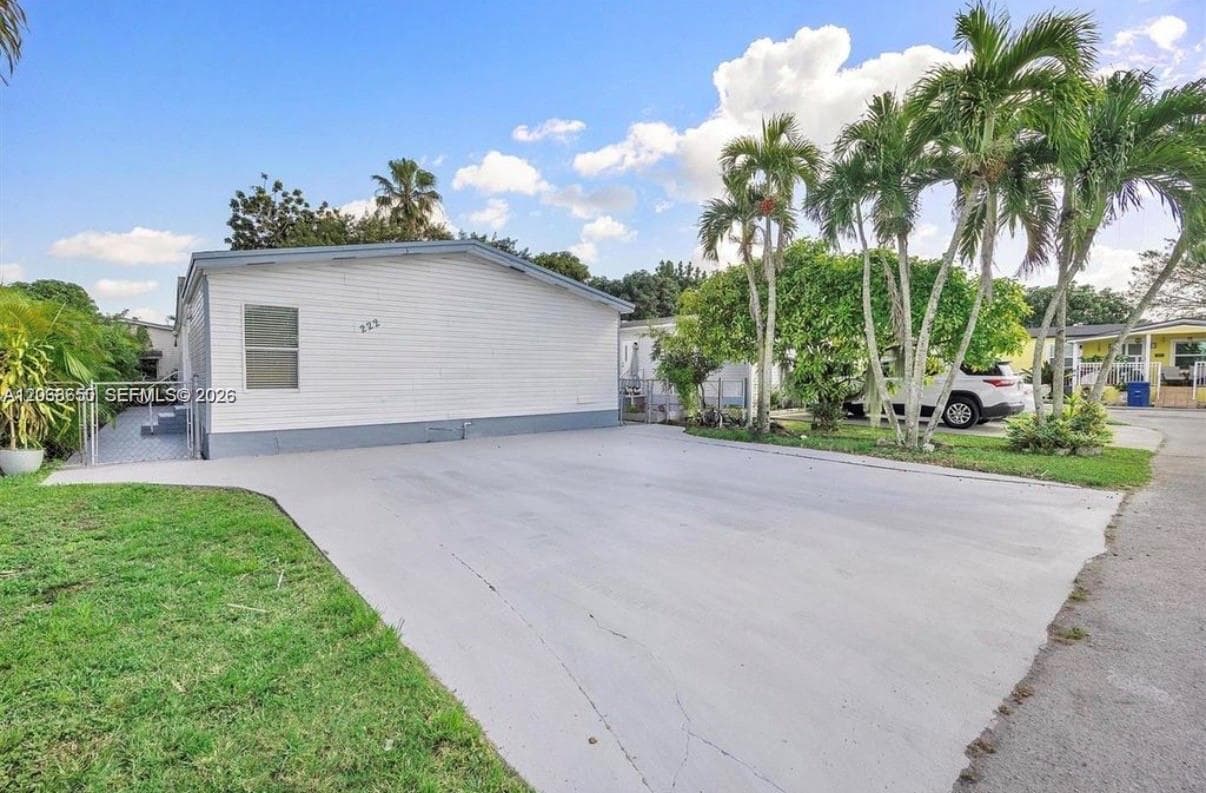 Mobile Home at 19800 SW 180th Ave # 222, Miami FL 33187