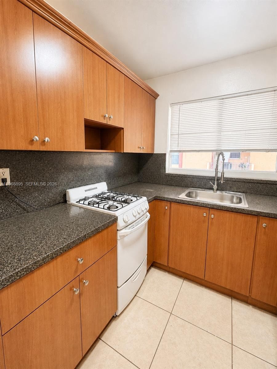 Apartment at 6850 W 14th Ct # 25B, Hialeah FL 33014