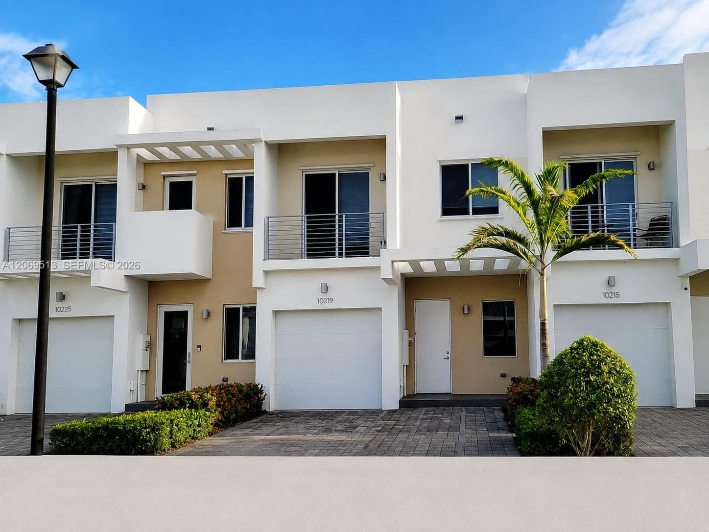 Townhouse at 10219 NW 72nd Ter, Doral FL 33178