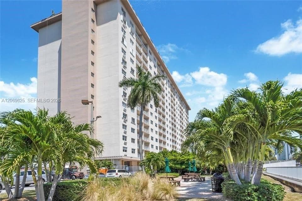 Condominium at 400 Kings Point Dr # 316, Sunny Isles Beach FL 33160