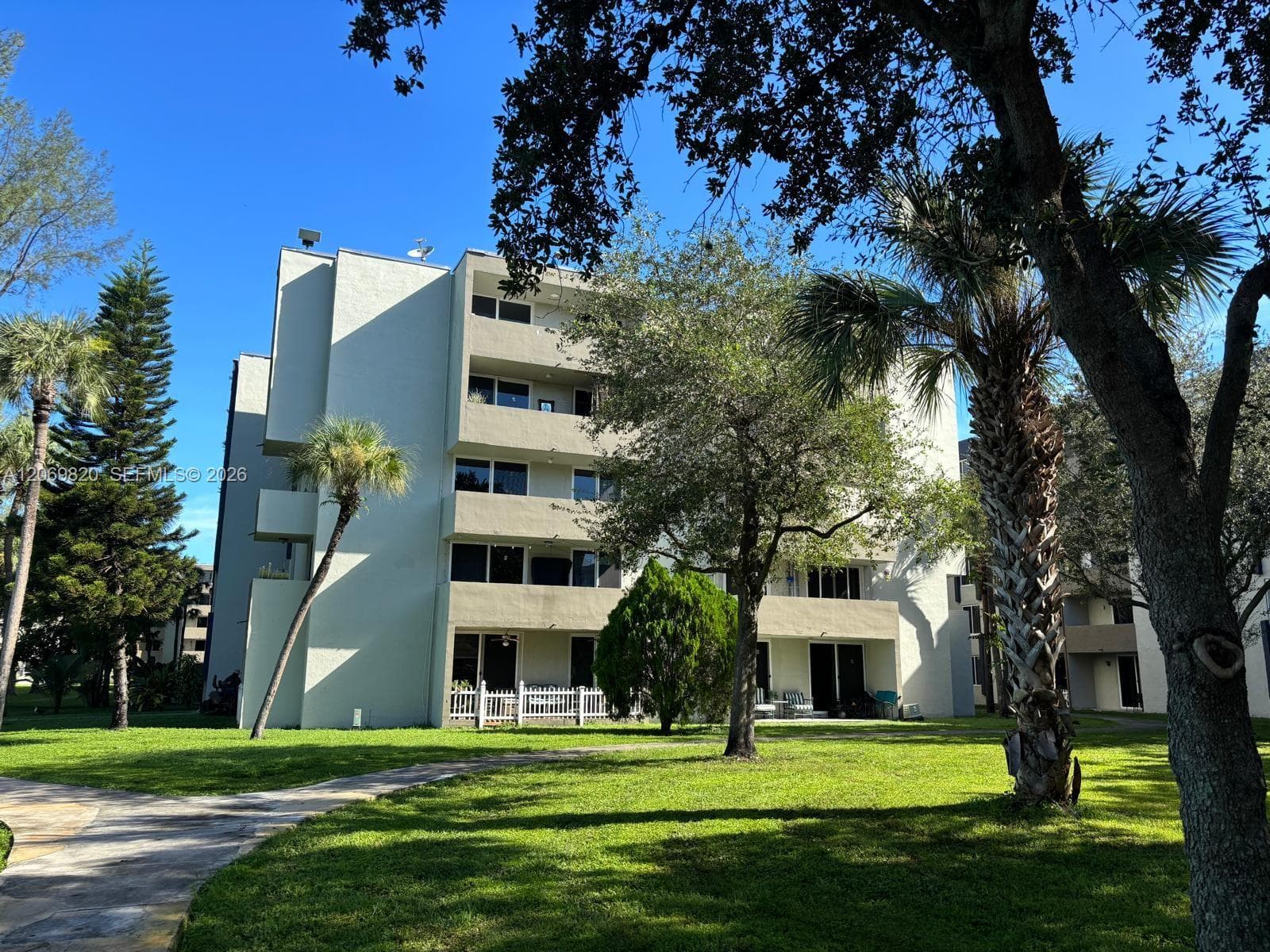 Apartment at 10090 NW 80th Ct # 1239, Hialeah Gardens FL 33016
