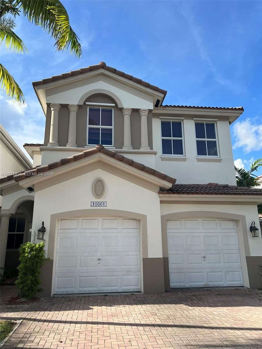 Single Family Residence at 10861 NW 85th Ter, Doral FL 33178