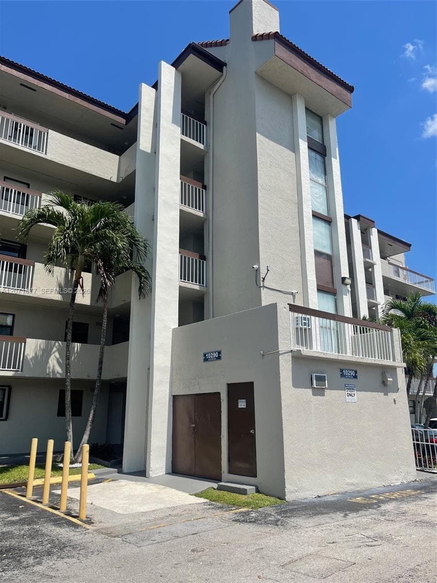 Condominium at 10290 NW 9th St Cir # 113, Miami FL 33172