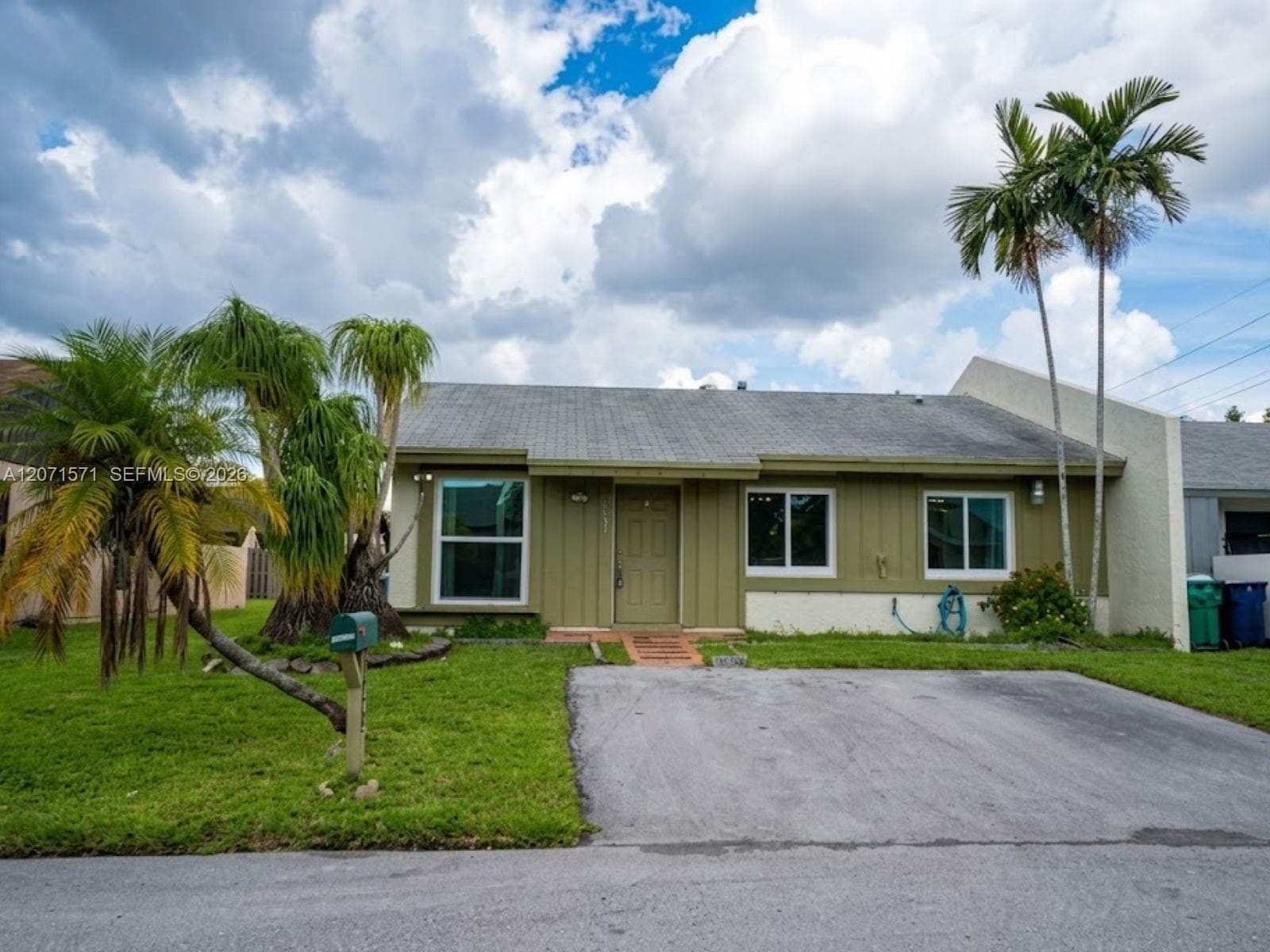 Townhouse at 11942 SW 122nd Pl, Miami FL 33186