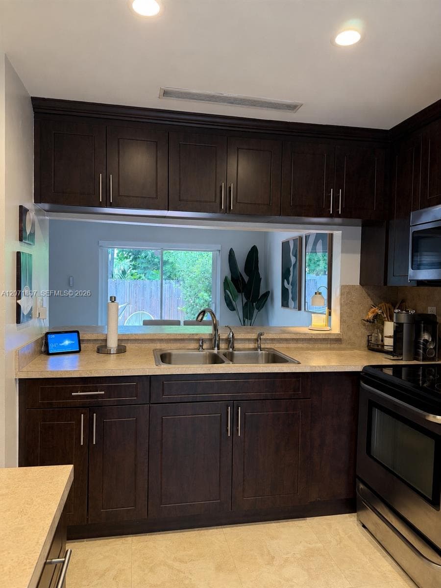 Townhouse at 7483 SW 109th Ave, Miami FL 33173
