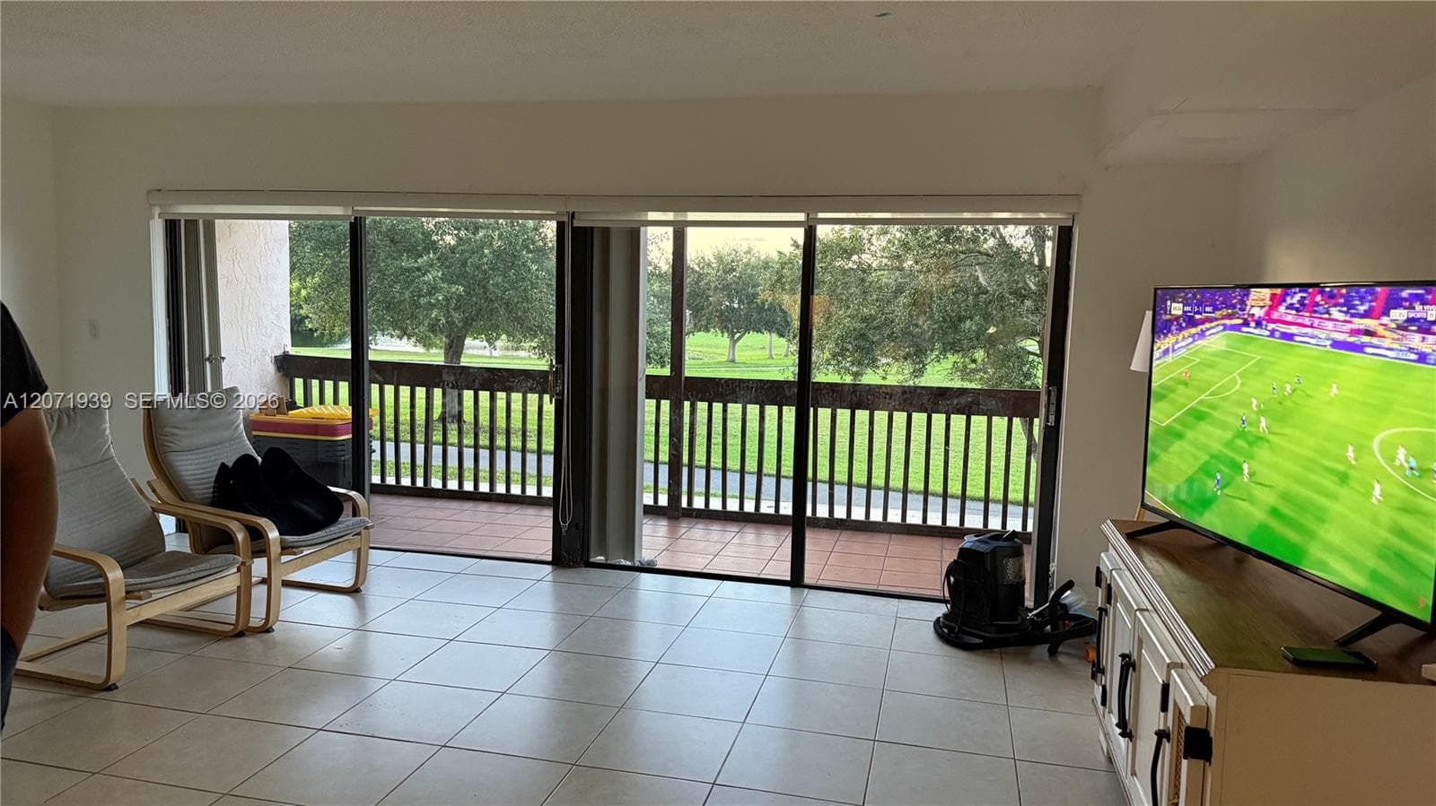 Townhouse at 465 W Park Dr # 3, Miami FL 33172