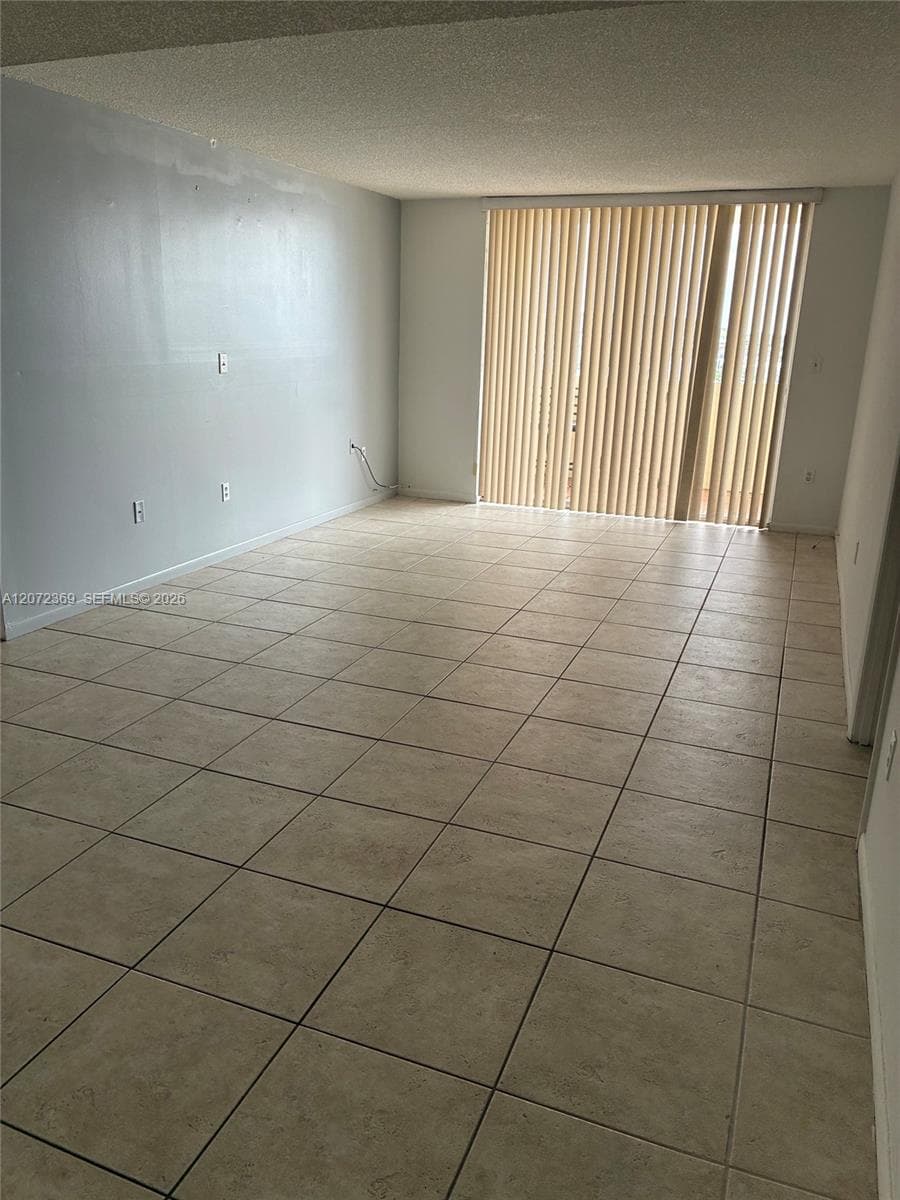 Condominium at 4675 W 18th Ct # 904, Hialeah FL 33012