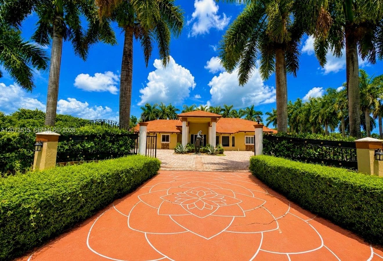 Single Family Residence at 19701 SW 197th Ave, Miami FL 33187